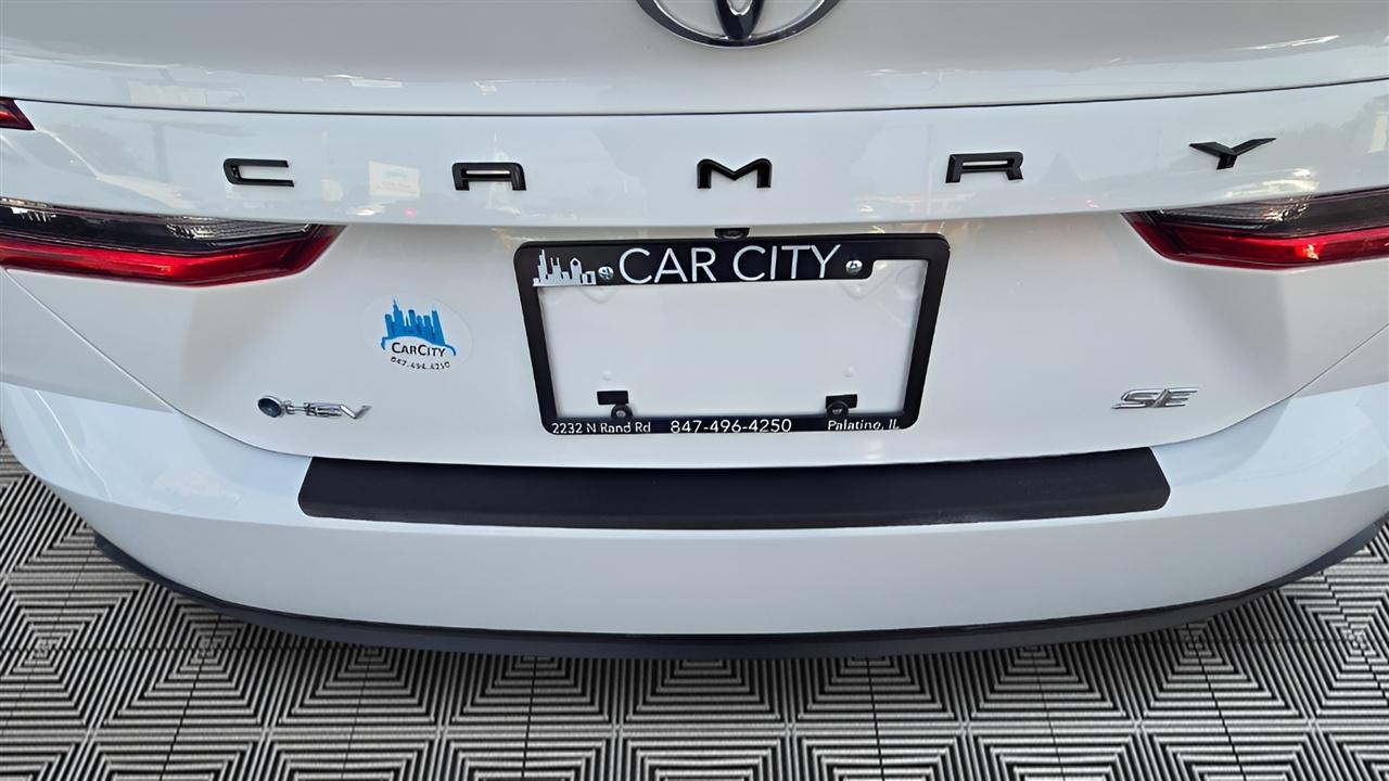 Toyota Camry Hybrid XLE 2025