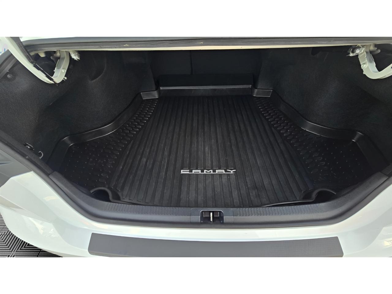 Toyota Camry Hybrid XLE 2025