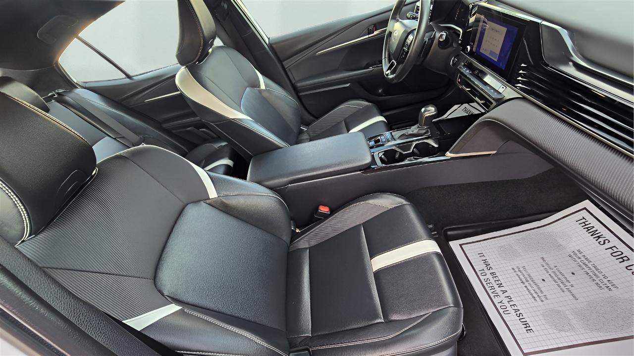 Toyota Camry Hybrid XLE 2025