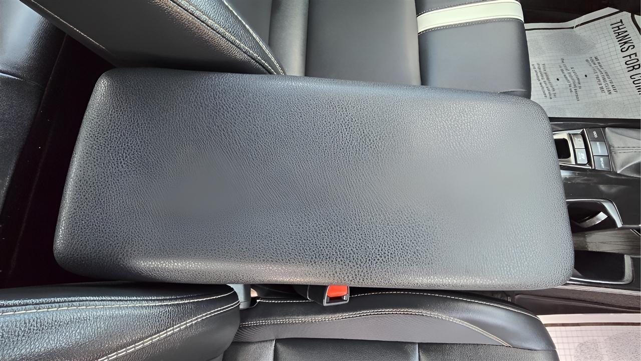 Toyota Camry Hybrid XLE 2025