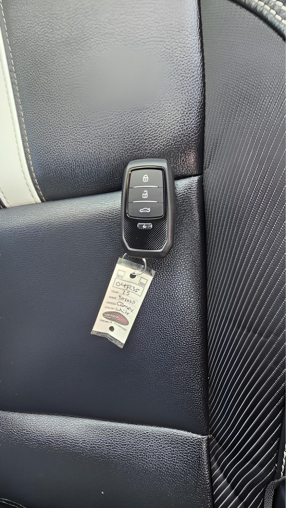 Toyota Camry Hybrid XLE 2025