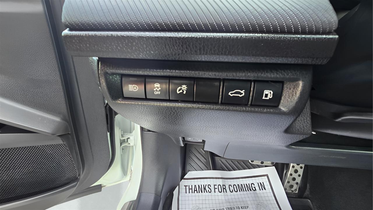 Toyota Camry Hybrid XLE 2025