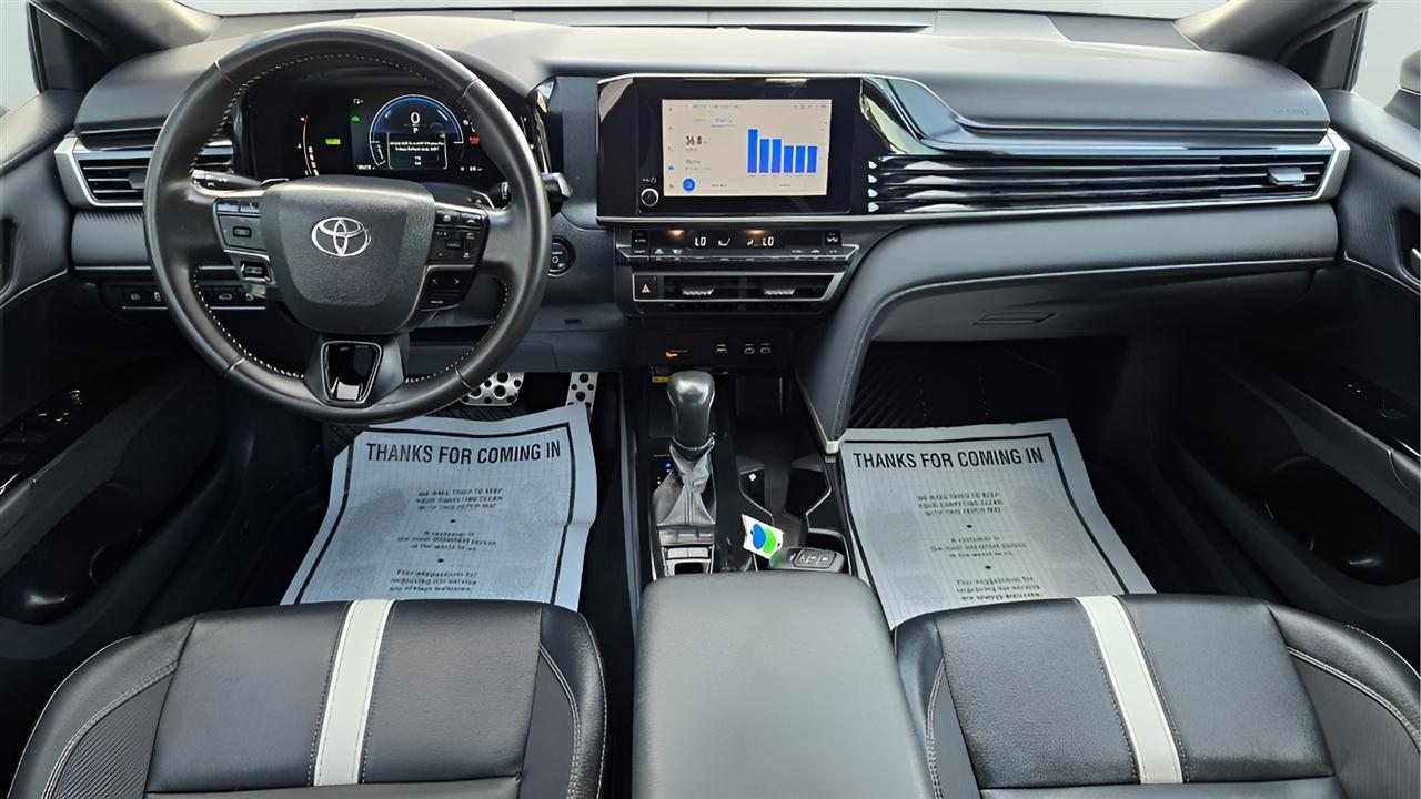 Toyota Camry Hybrid XLE 2025
