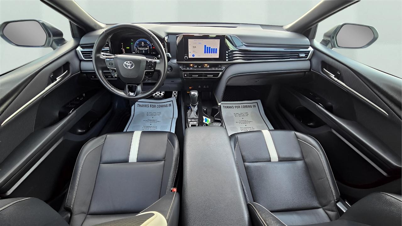 Toyota Camry Hybrid XLE 2025