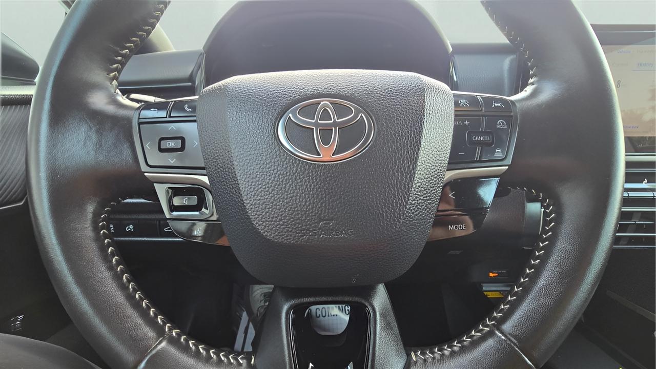 Toyota Camry Hybrid XLE 2025