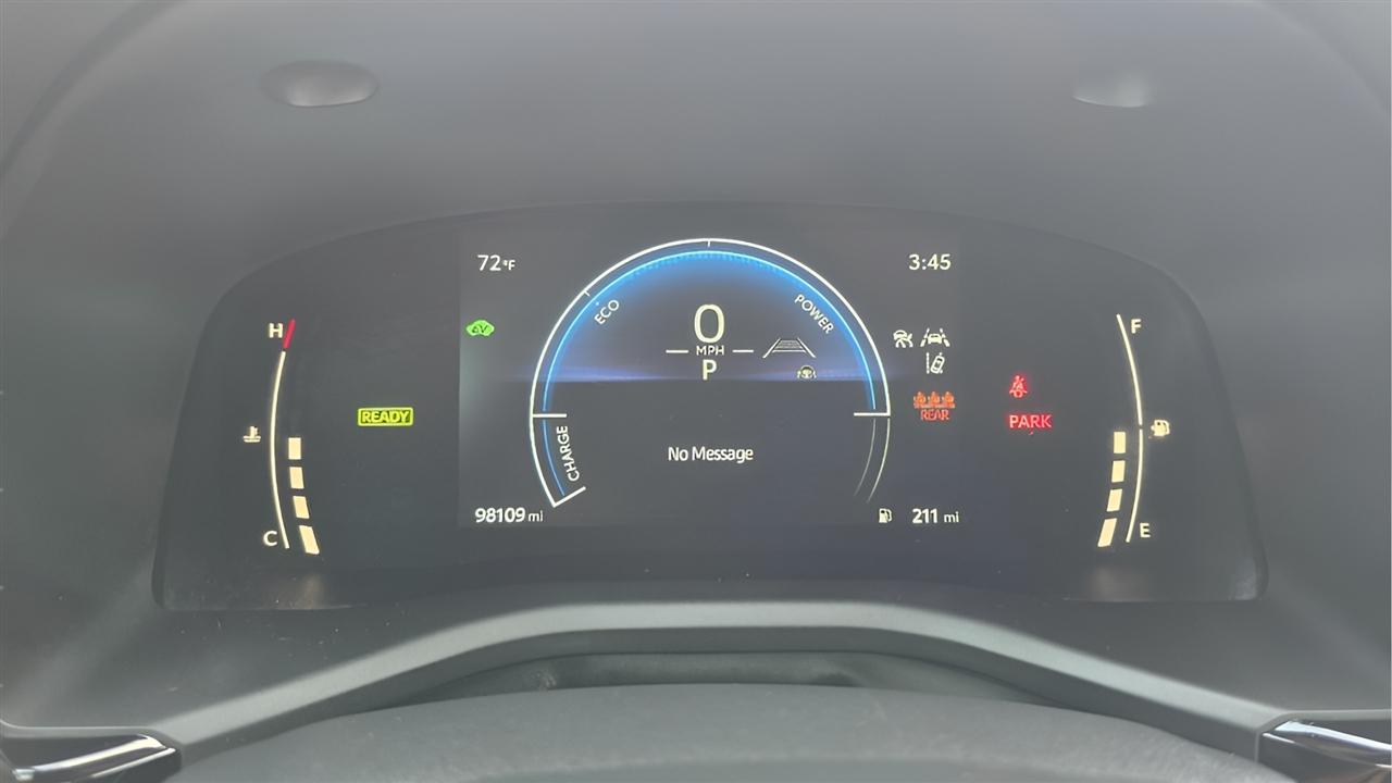Toyota Camry Hybrid XLE 2025