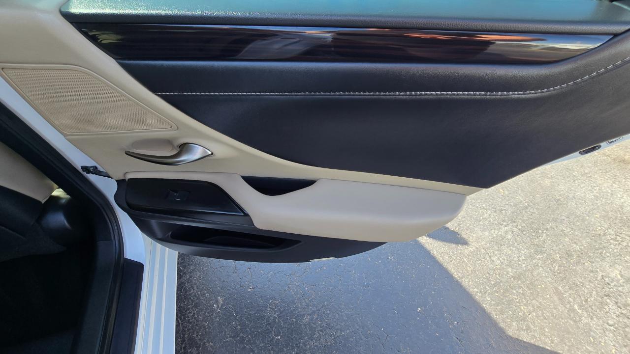 Lexus ES 300h Premium 2020