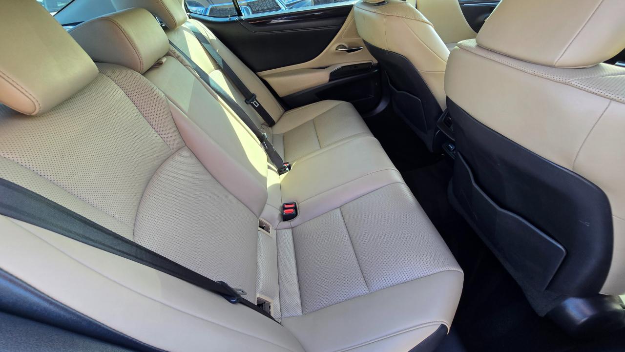 Lexus ES 300h Premium 2020