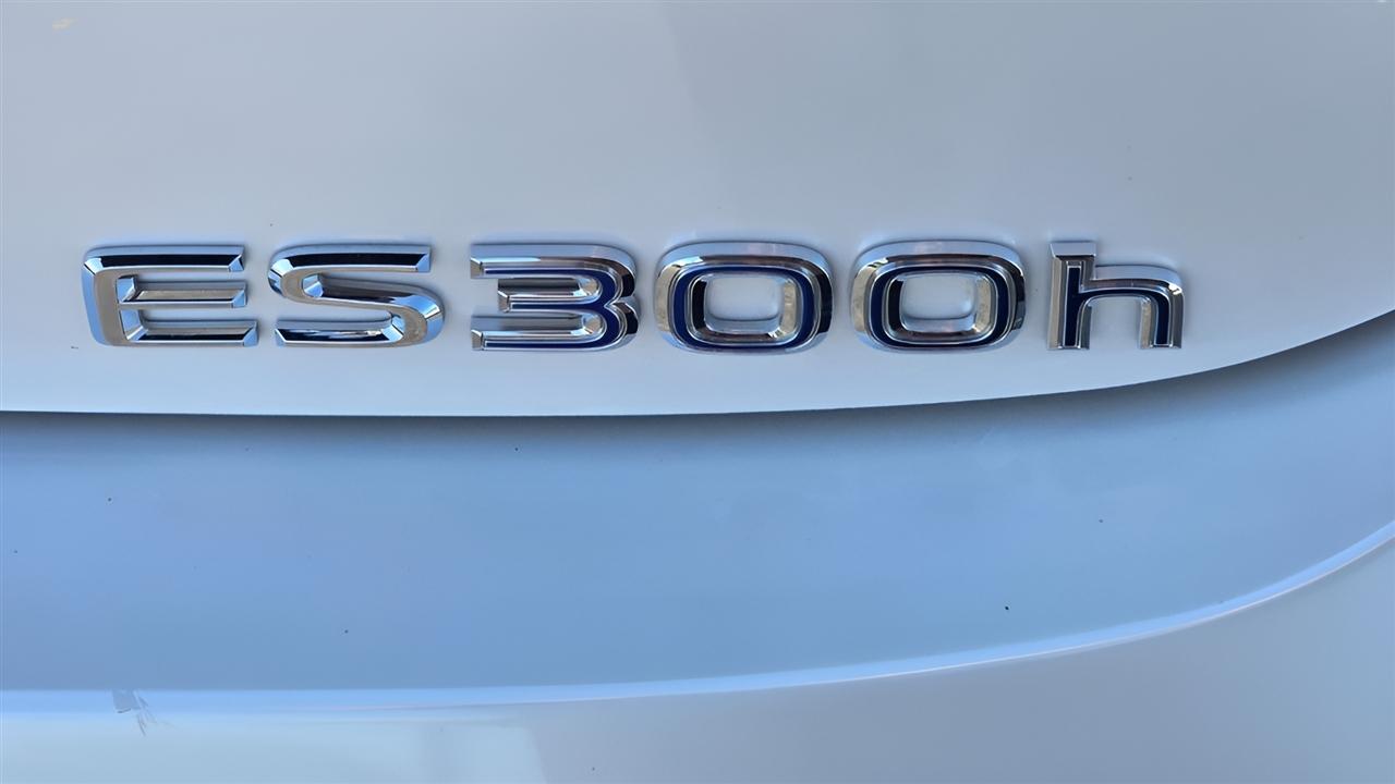Lexus ES 300h Premium 2020