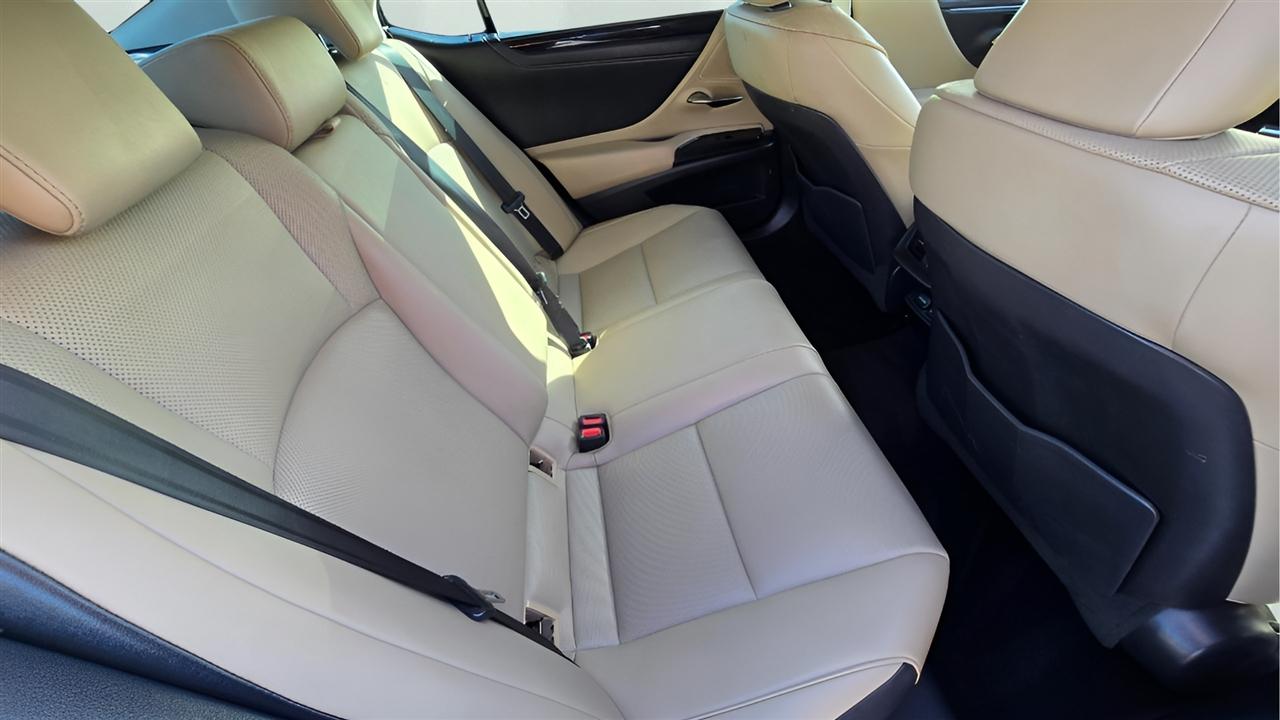 Lexus ES 300h Premium 2020