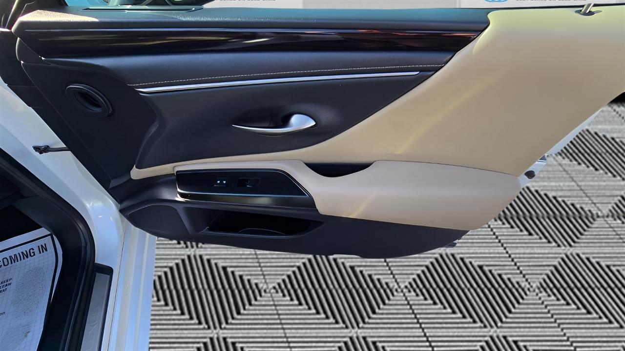 Lexus ES 300h Premium 2020