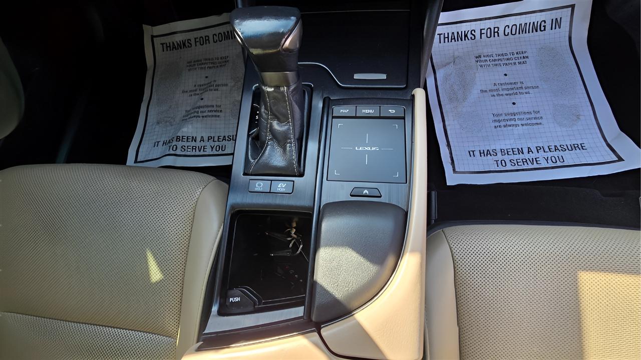 Lexus ES 300h Premium 2020