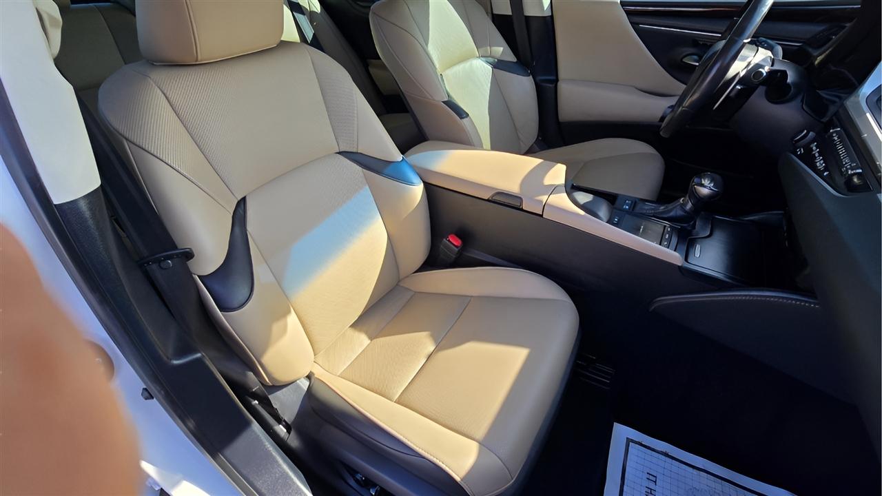 Lexus ES 300h Premium 2020