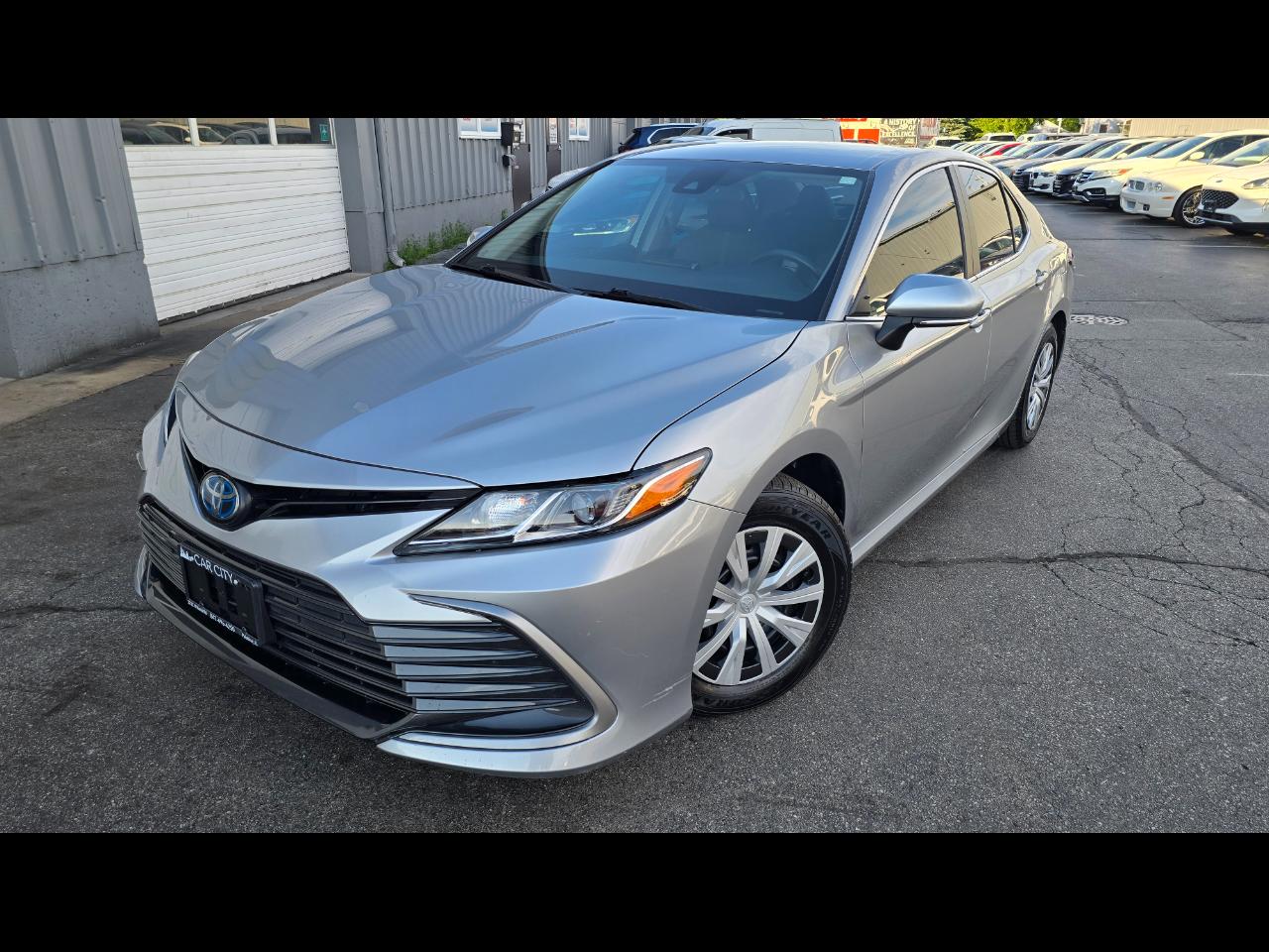 Toyota Camry Hybrid LE 2022