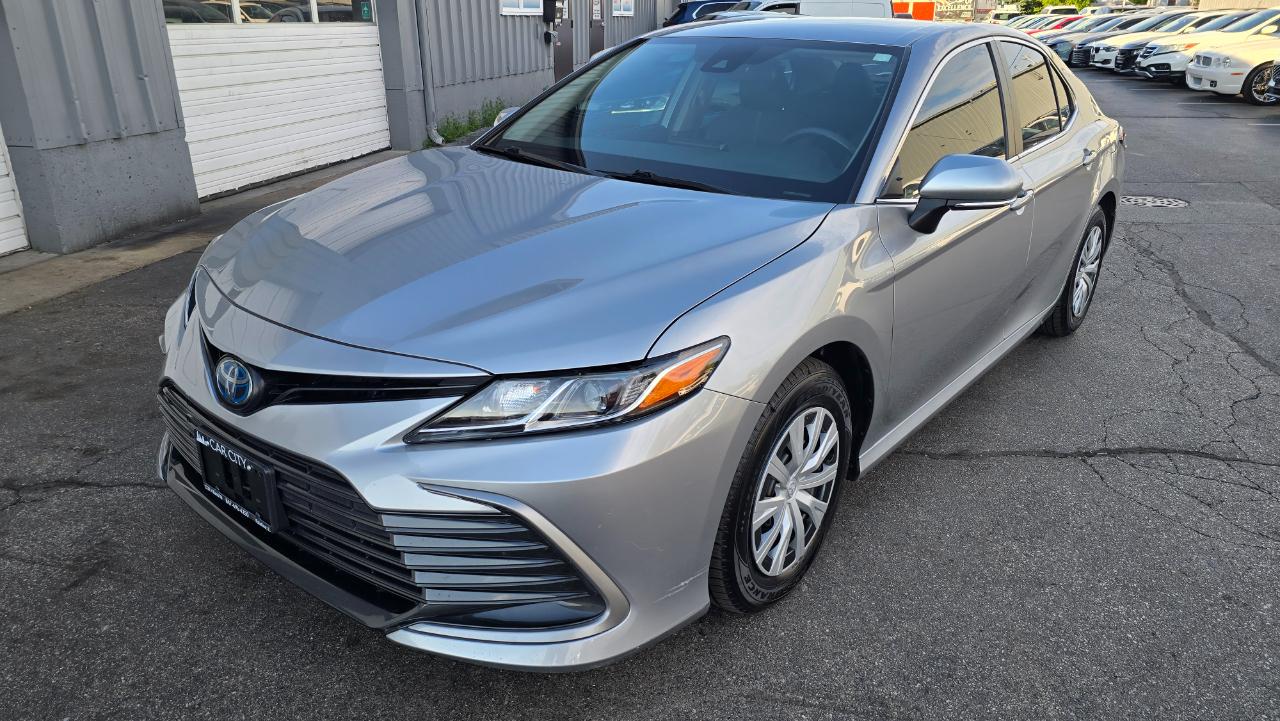 Toyota Camry Hybrid LE 2022
