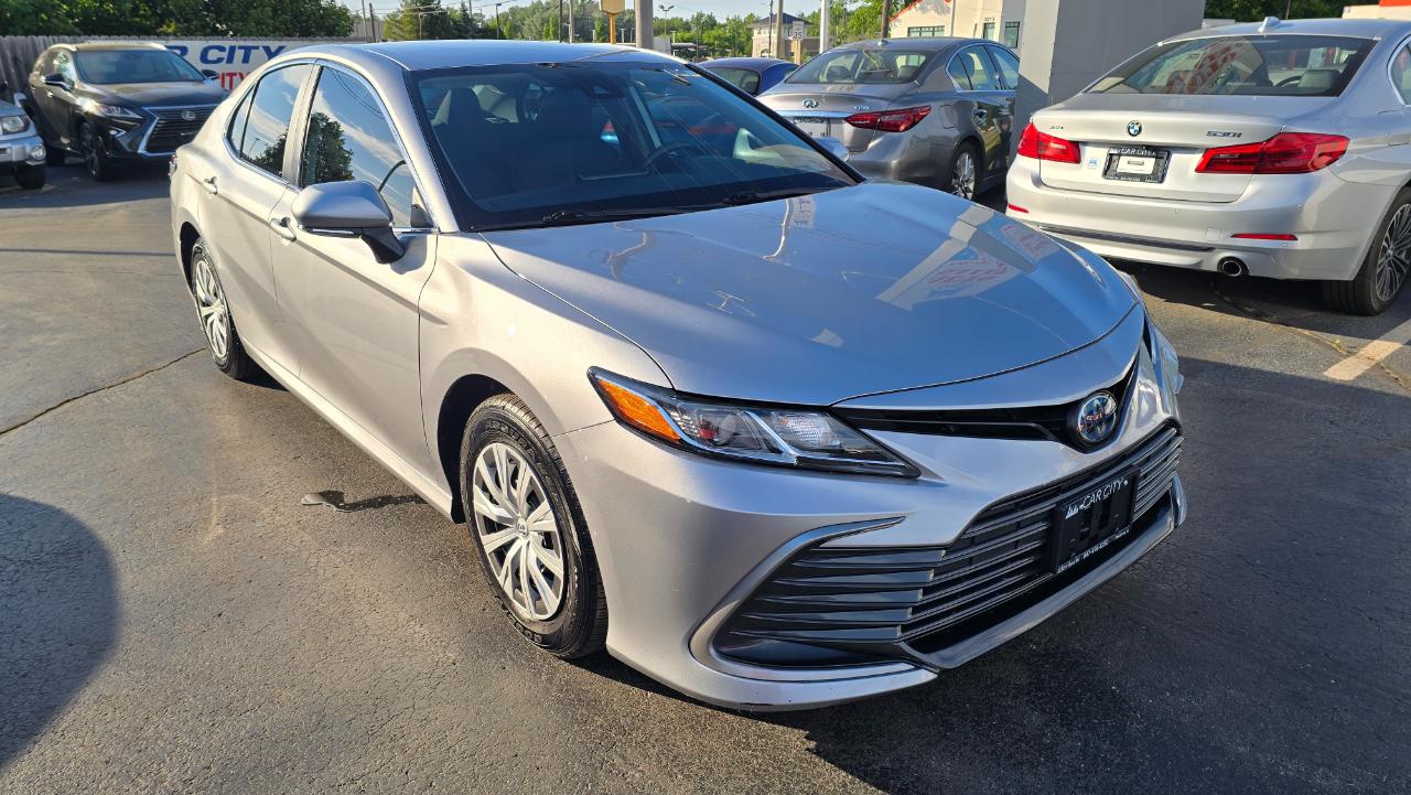 Toyota Camry Hybrid LE 2022