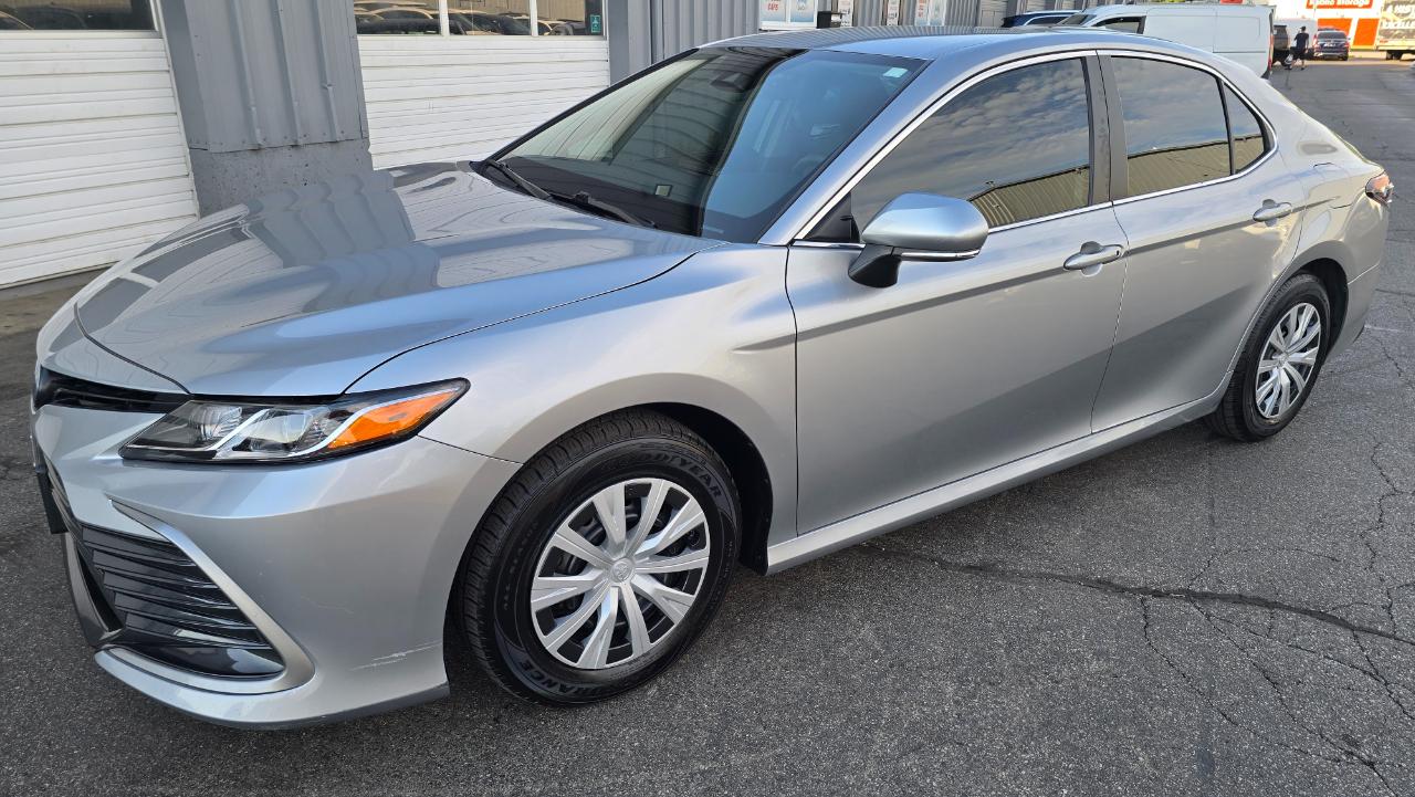 Toyota Camry Hybrid LE 2022