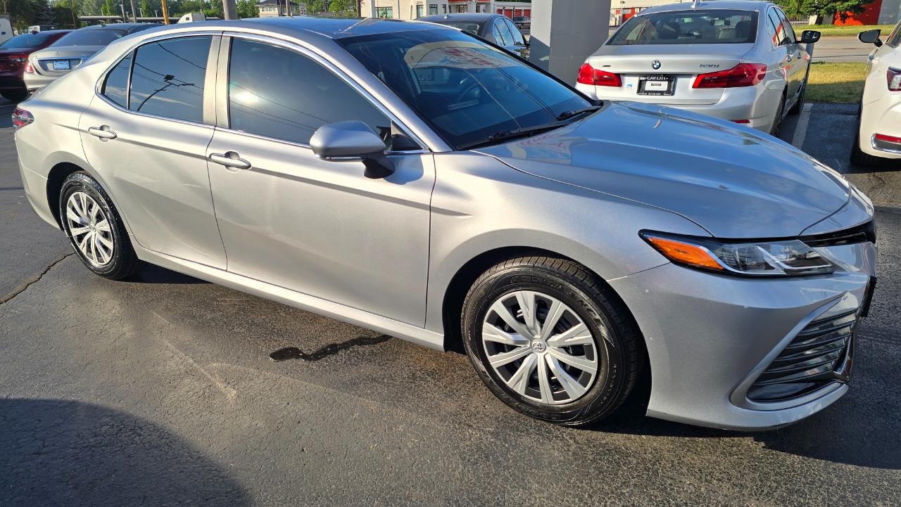 Toyota Camry Hybrid LE 2022