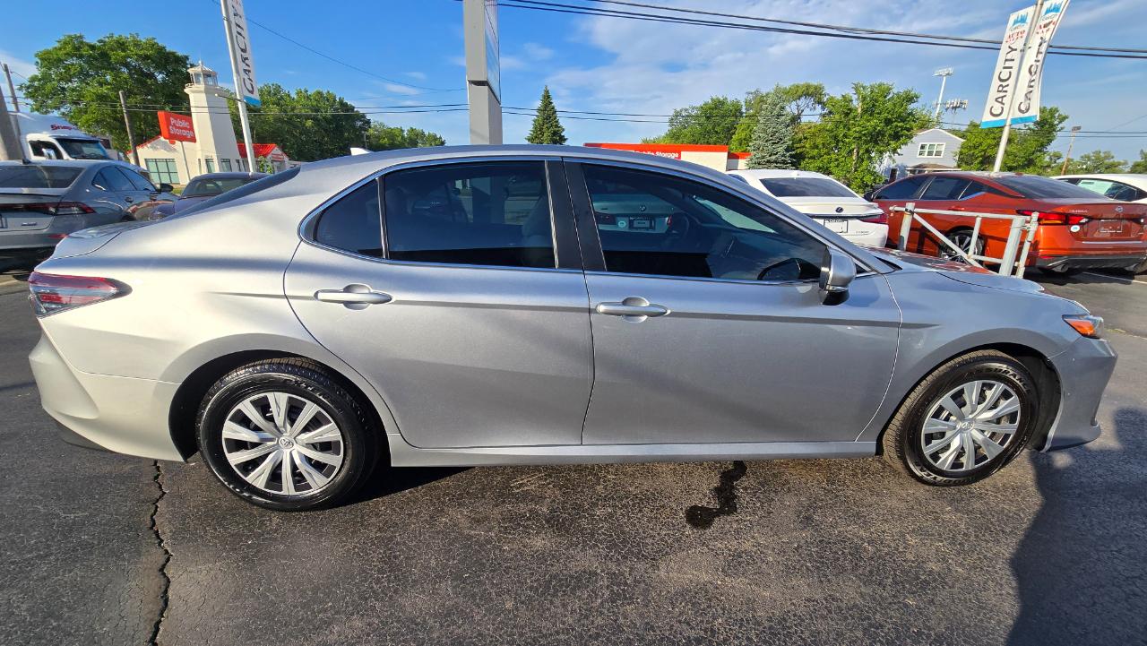 Toyota Camry Hybrid LE 2022