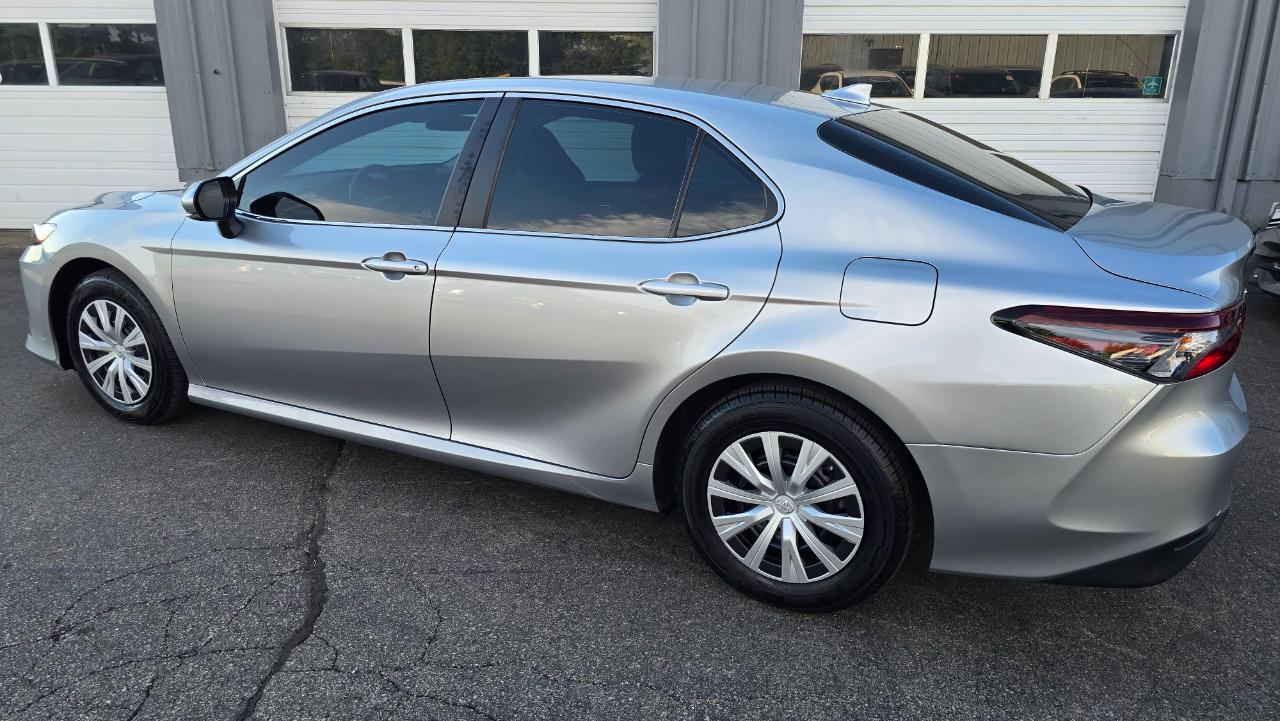 Toyota Camry Hybrid LE 2022