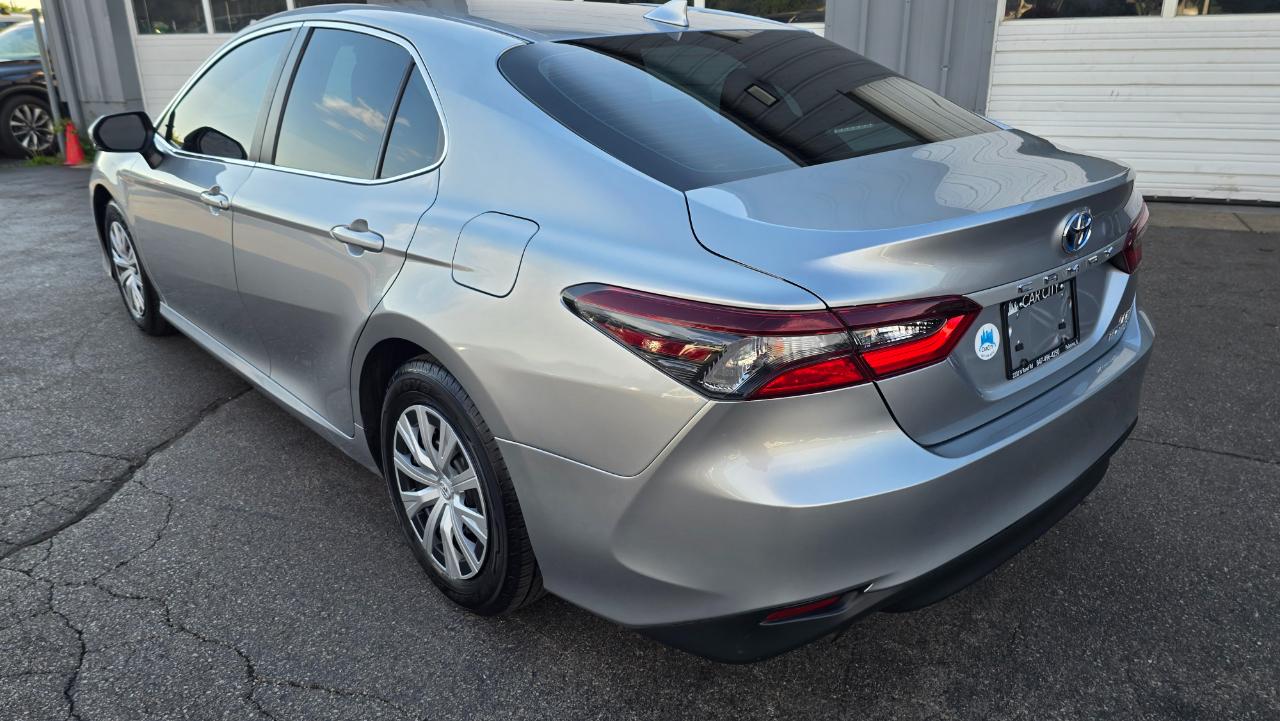 Toyota Camry Hybrid LE 2022