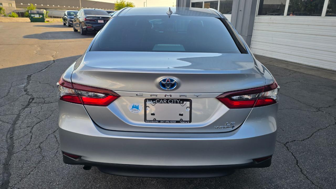 Toyota Camry Hybrid LE 2022