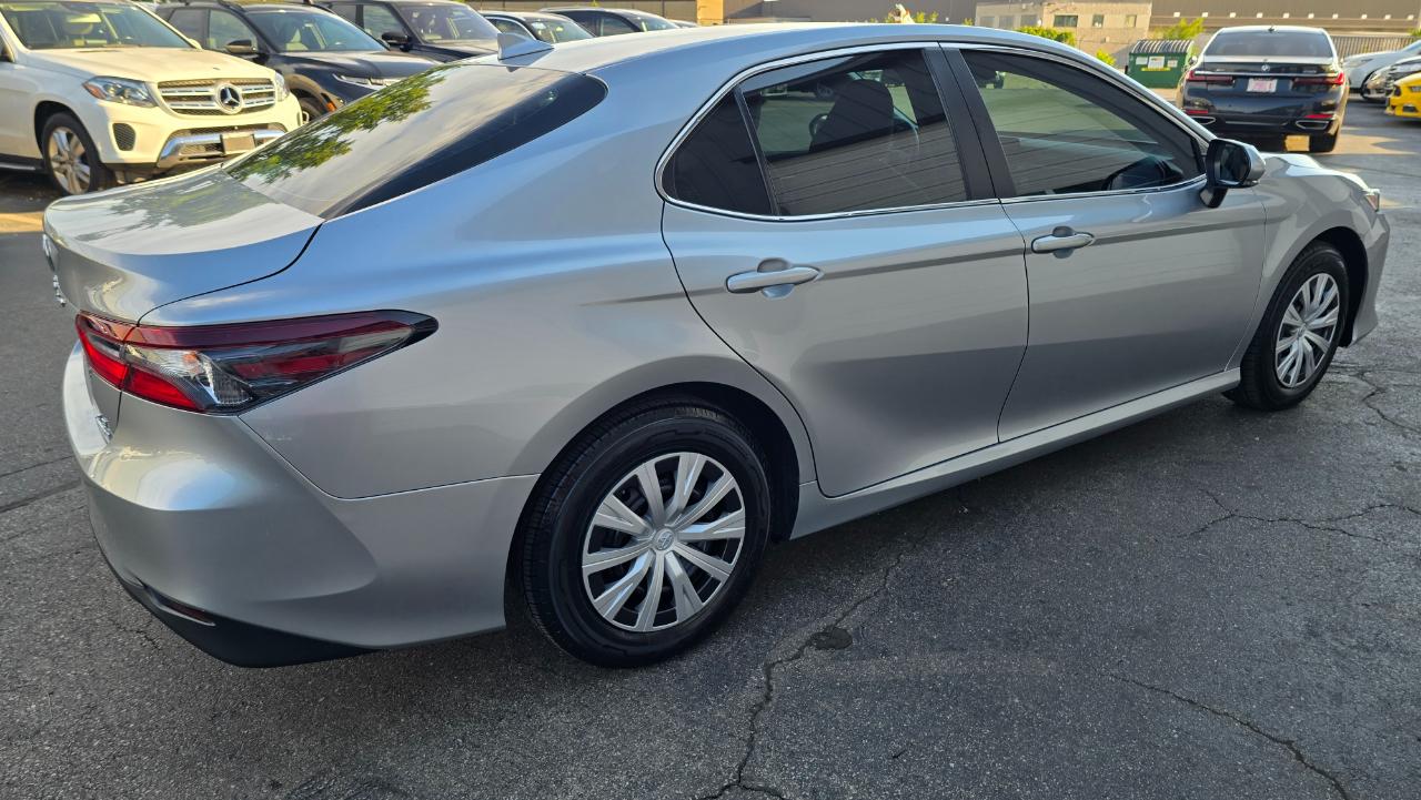Toyota Camry Hybrid LE 2022
