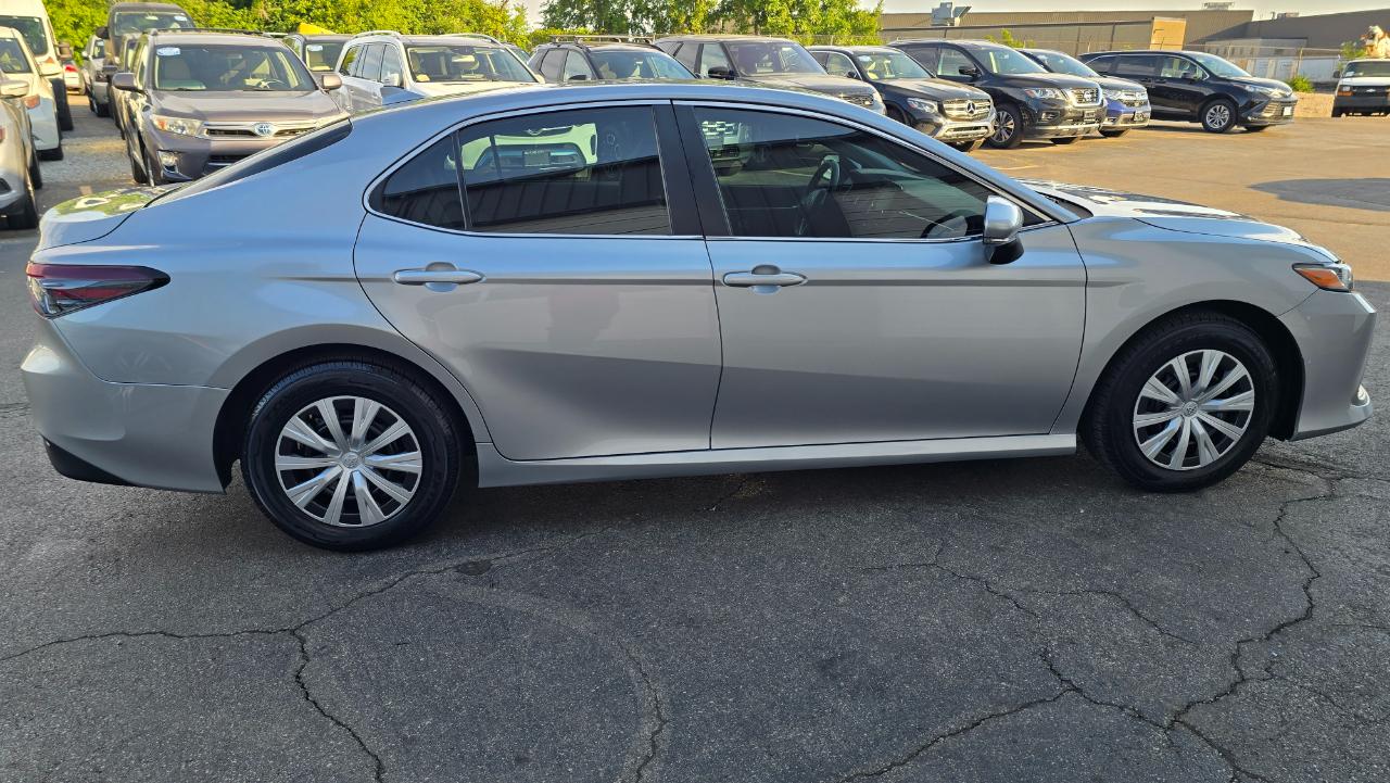 Toyota Camry Hybrid LE 2022