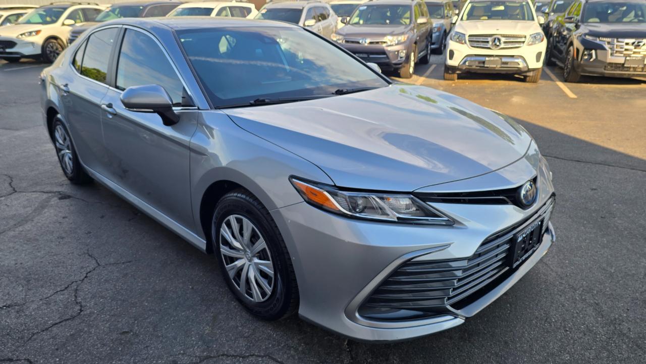 Toyota Camry Hybrid LE 2022