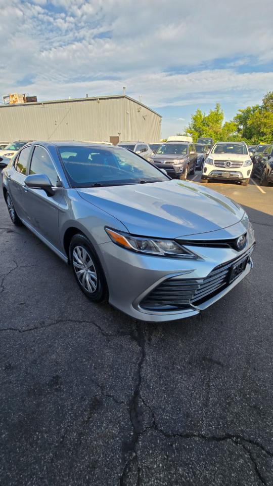 Toyota Camry Hybrid LE 2022