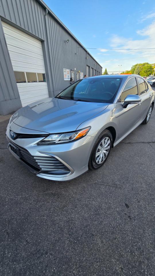 Toyota Camry Hybrid LE 2022