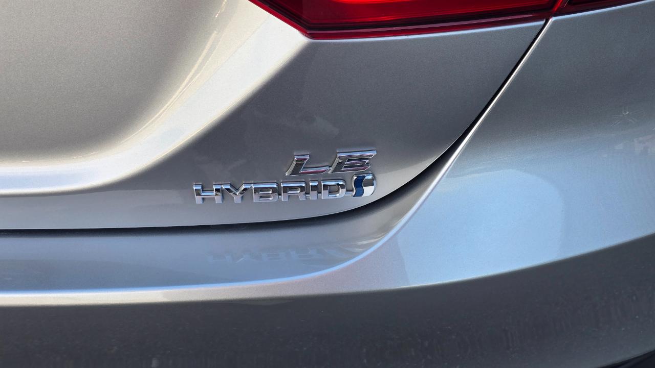 Toyota Camry Hybrid LE 2022