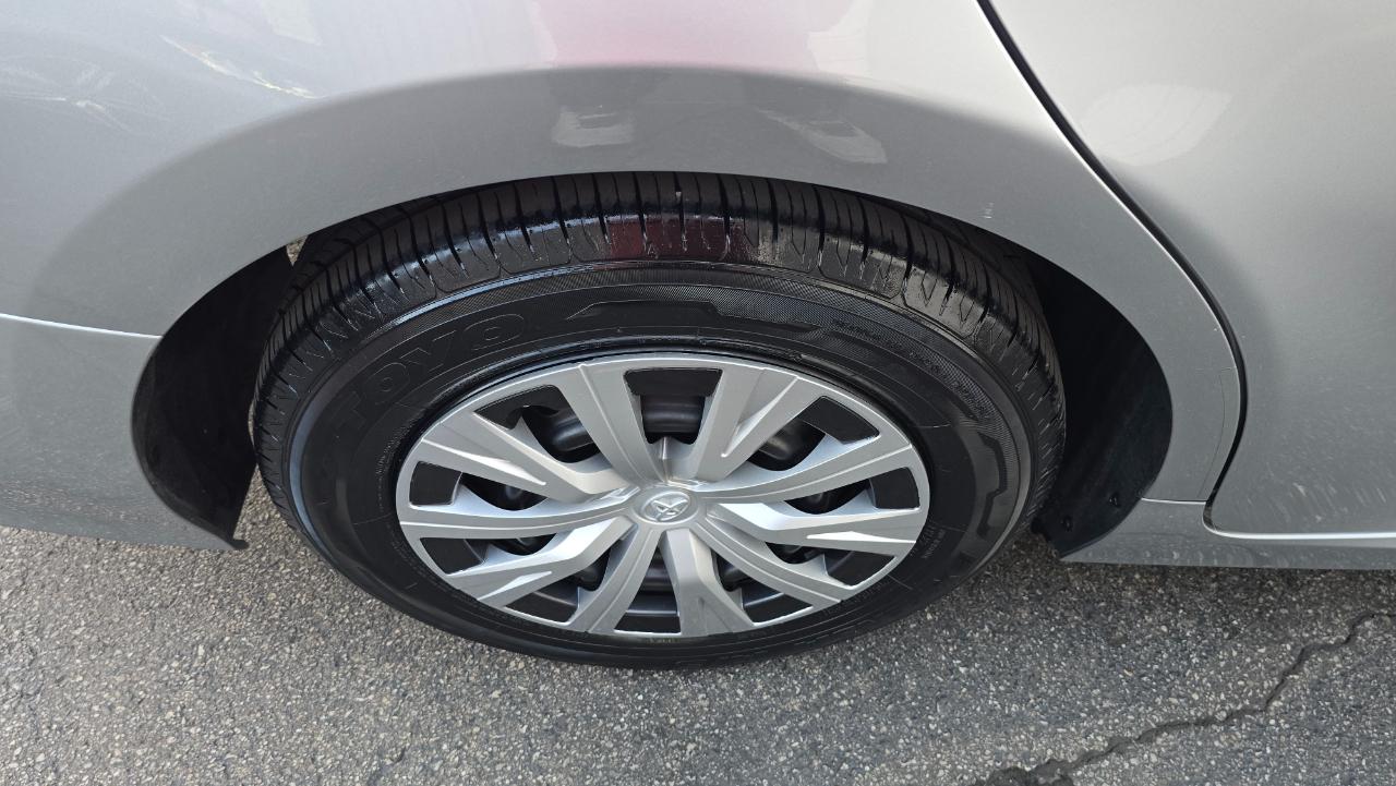 Toyota Camry Hybrid LE 2022