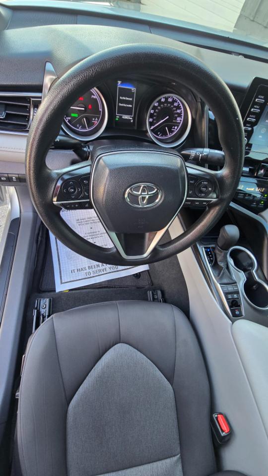 Toyota Camry Hybrid LE 2022
