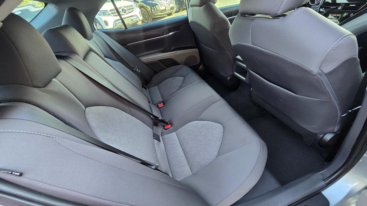 Toyota Camry Hybrid LE 2022