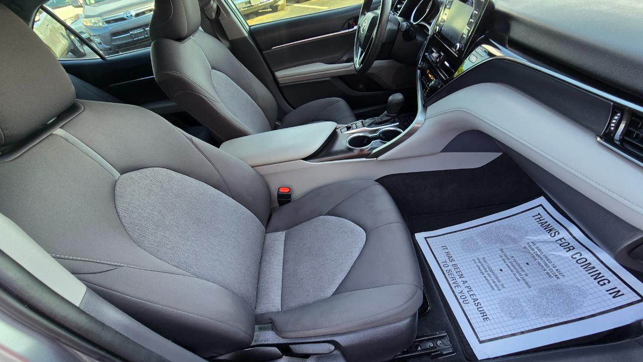 Toyota Camry Hybrid LE 2022