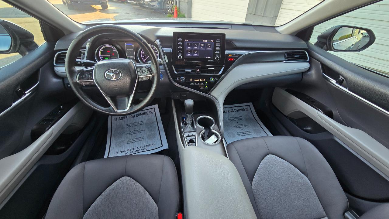 Toyota Camry Hybrid LE 2022