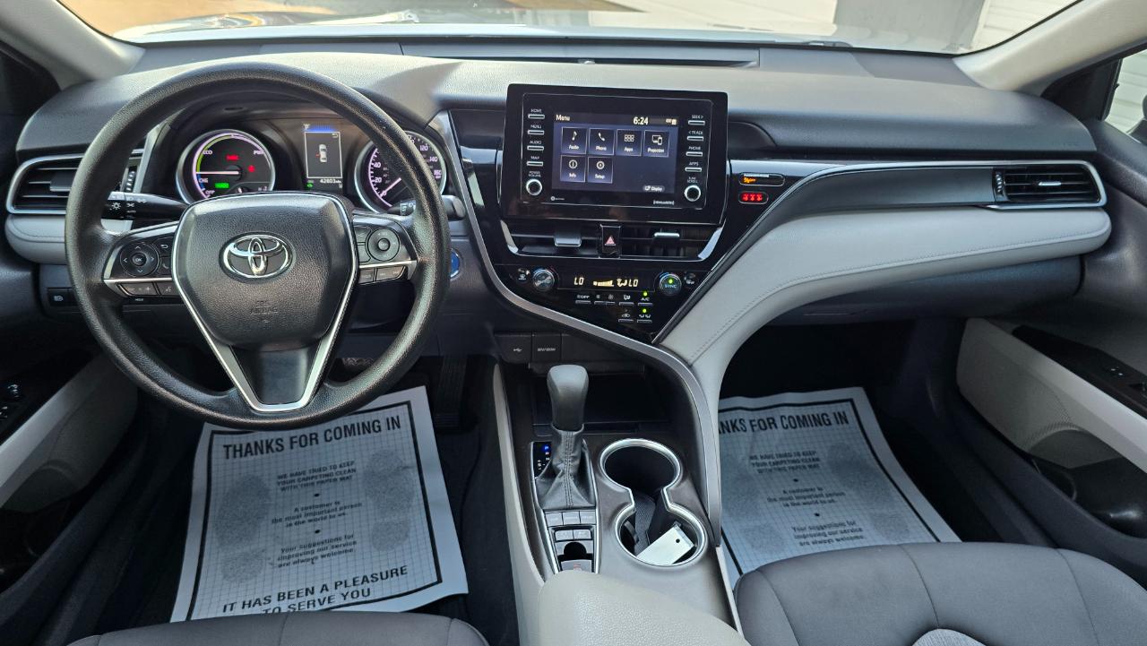 Toyota Camry Hybrid LE 2022