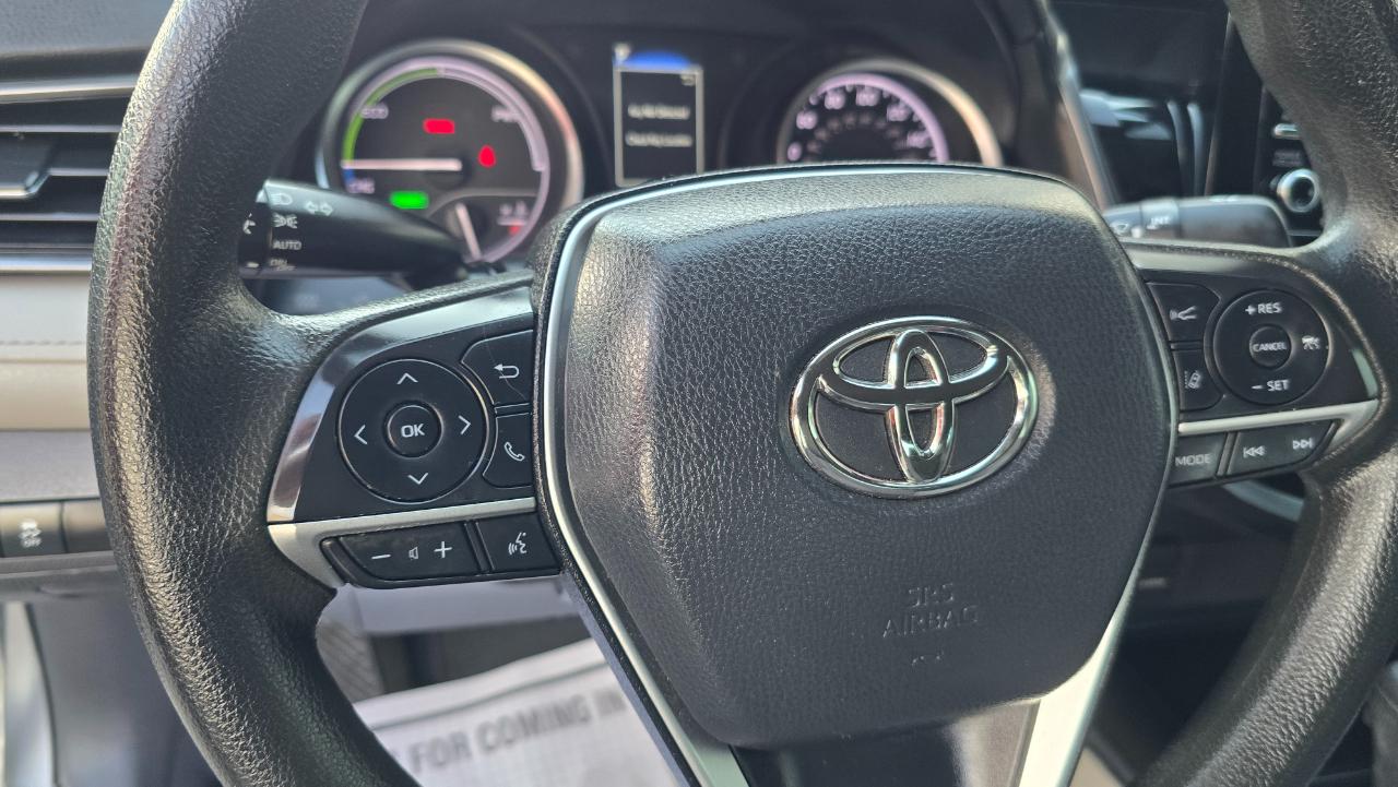 Toyota Camry Hybrid LE 2022