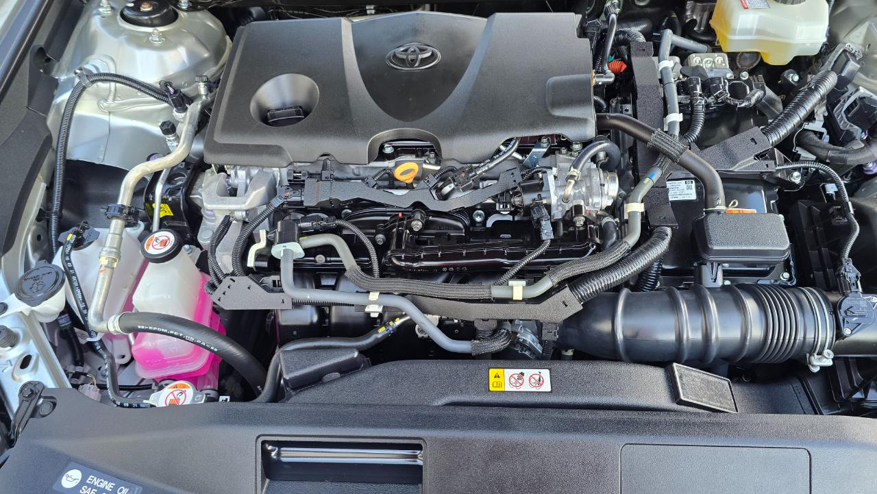 Toyota Camry Hybrid LE 2022