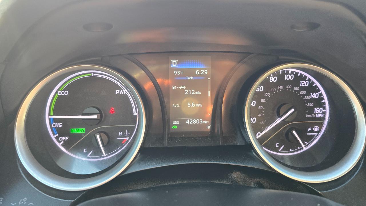 Toyota Camry Hybrid LE 2022