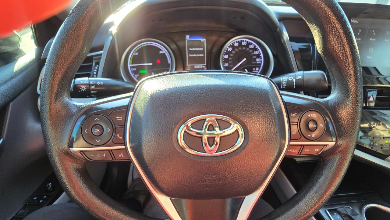 Toyota Camry Hybrid LE 2022