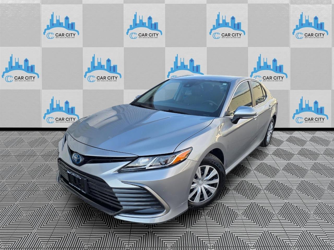 Toyota Camry Hybrid LE 2022