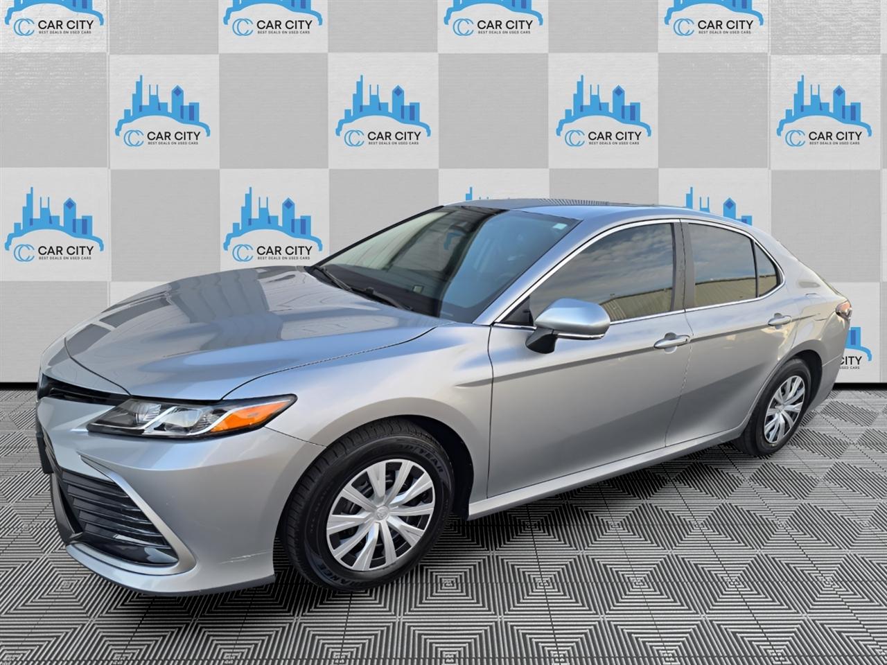 Toyota Camry Hybrid LE 2022