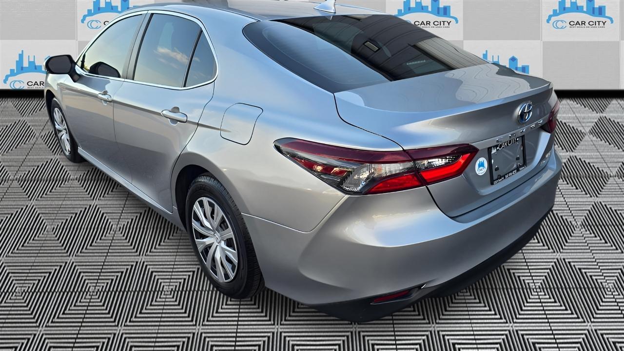 Toyota Camry Hybrid LE 2022