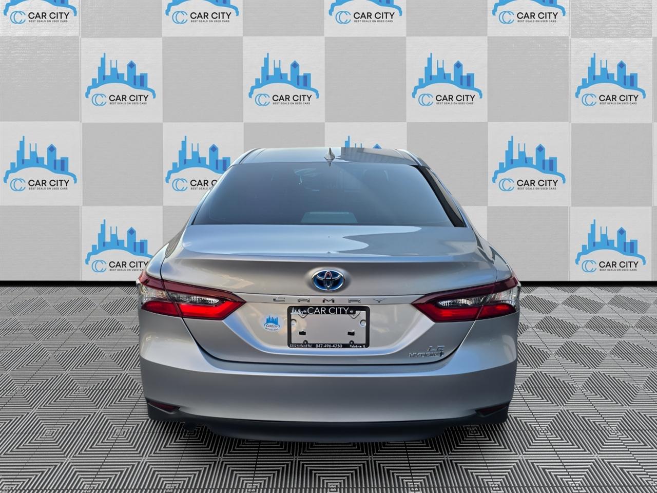 Toyota Camry Hybrid LE 2022