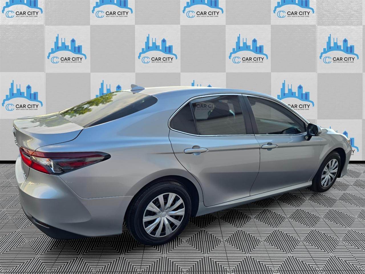 Toyota Camry Hybrid LE 2022