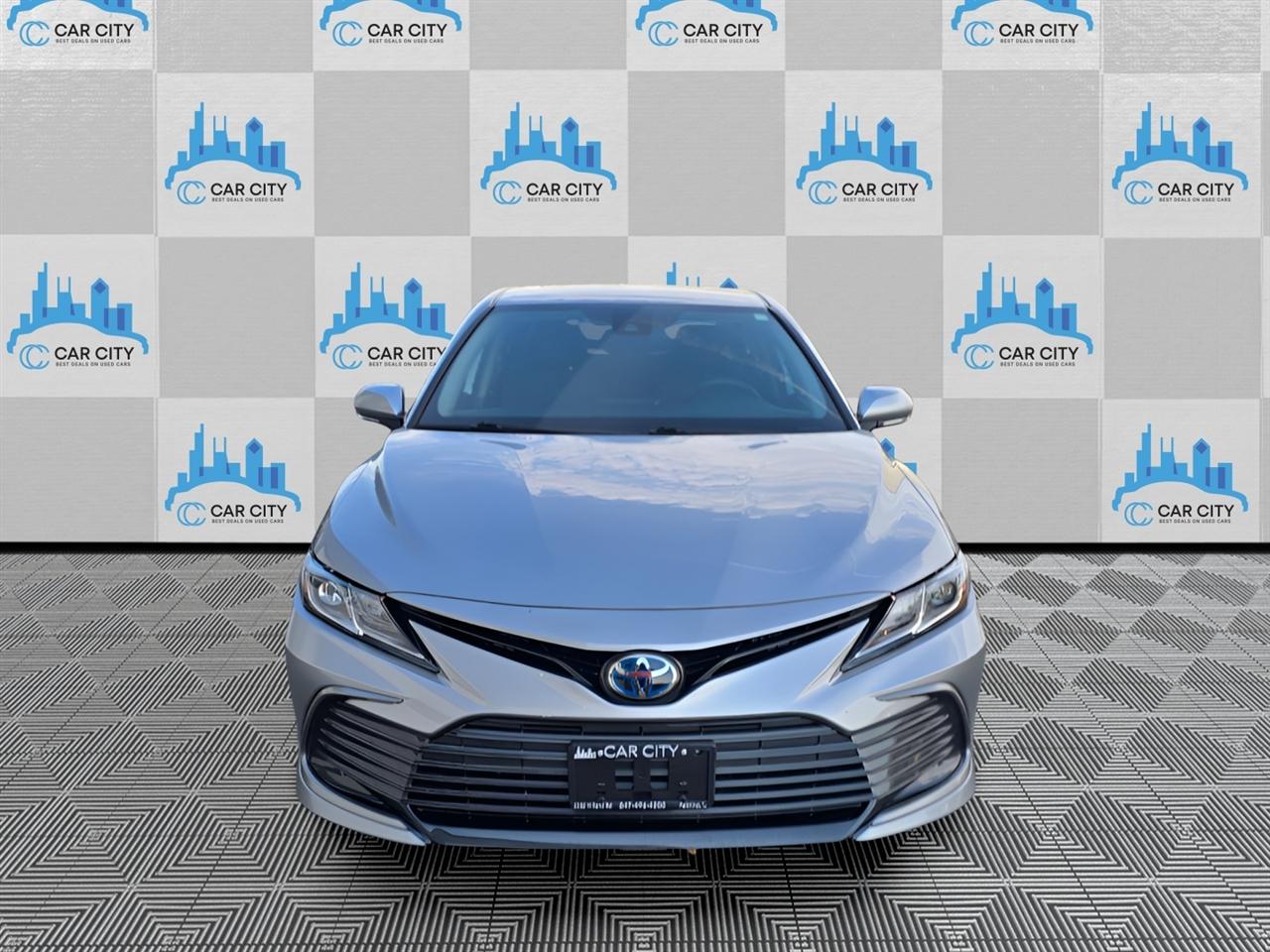 Toyota Camry Hybrid LE 2022