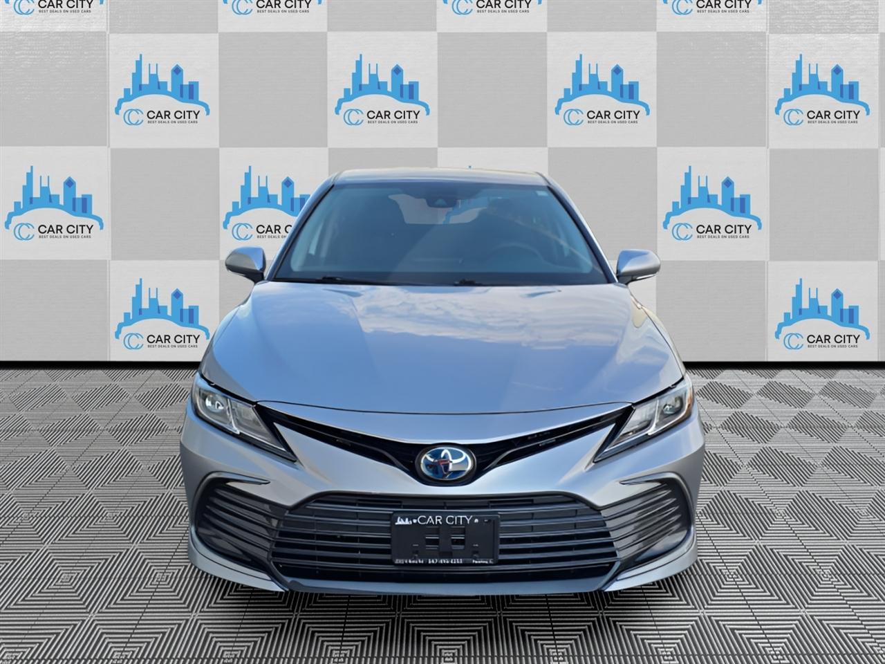 Toyota Camry Hybrid LE 2022