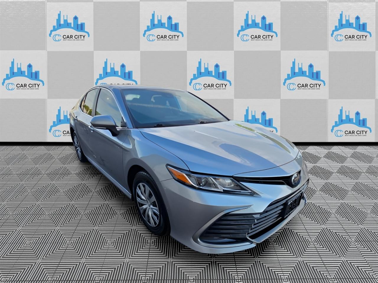 Toyota Camry Hybrid LE 2022